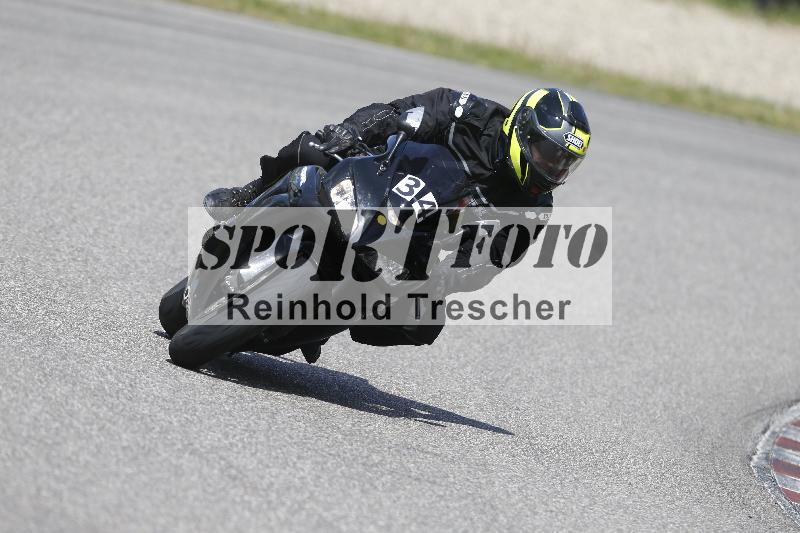 Archiv-2025/09 22.04.2025 Cornu Master School ADR/rot-rouge/34